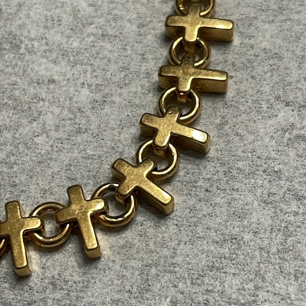 Beautiful Premier Designs Gold Tone Linked Crosses Religion Bracelet - Picture 3 of 5